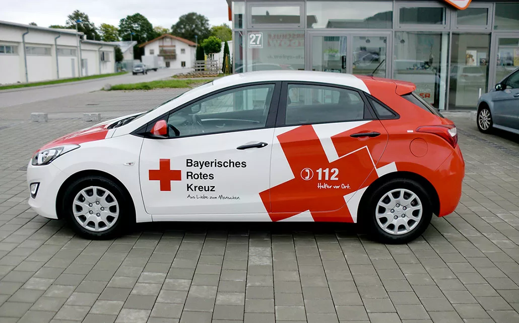Car-Wrapping für Bayrisches Rotes Kreuz - Aus Liebe zum Menschen